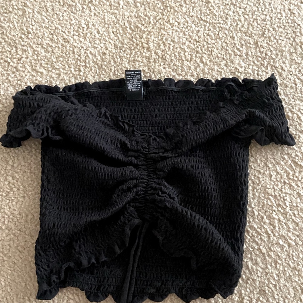 Over shoulder black croptop
